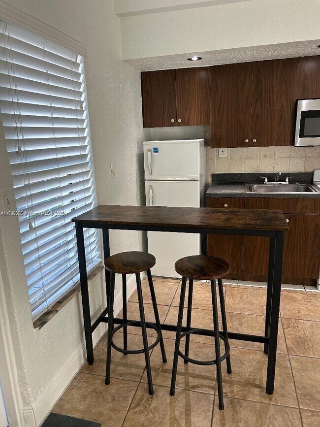 1980 Bay Dr Condo Unit 10 Condo - Image 