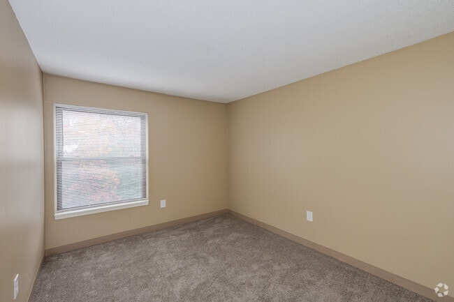 2BR, 1BA - 826SF - Second Bedroom