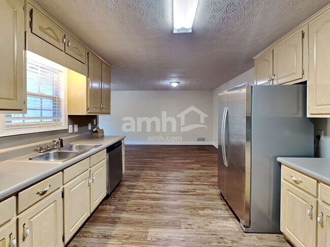 Photo - 747 Evergreen Dr