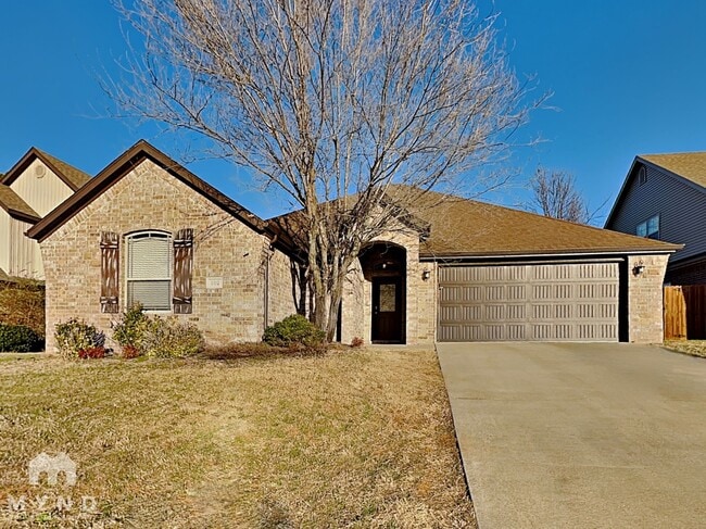 Building Photo - 102 NE Larkspur Ln