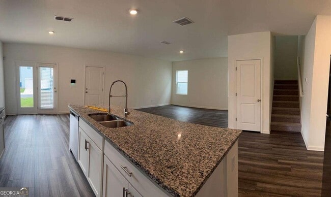 Photo - 145 Hargrave Ave