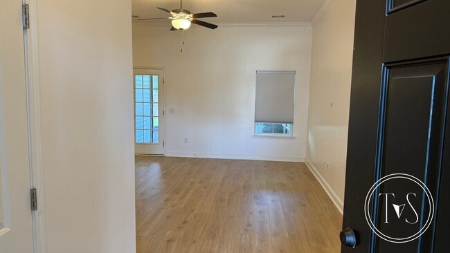 Photo - RATE DROP ALERT (was $2600/month) and MOVE IN SPECIAL: $1000 OFF 1ST MONTH'S RENT!**