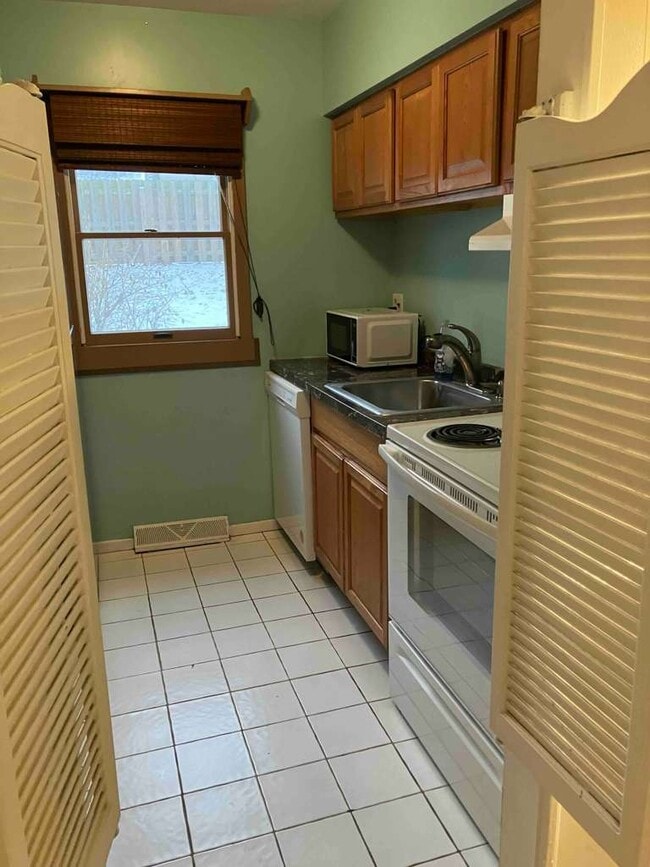 Photo - 762 Mentor Ave