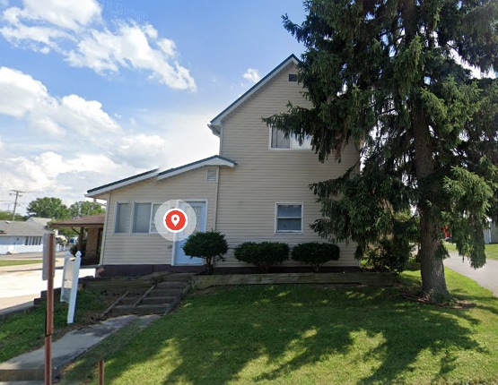 Building Photo - 483 W Perry St