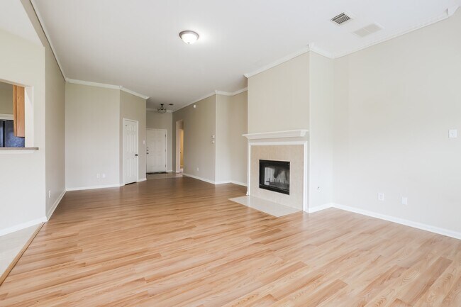 Photo - 2011 Pinecreek Pass Ln