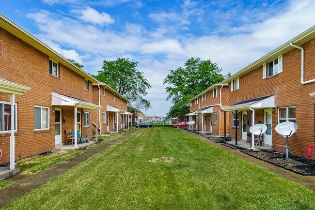 Photo - 889 N Meadows Ct