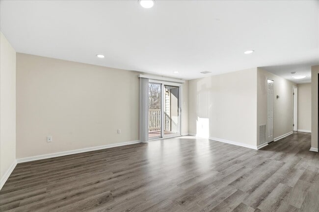 Photo - 819 Stratford Way Unit E