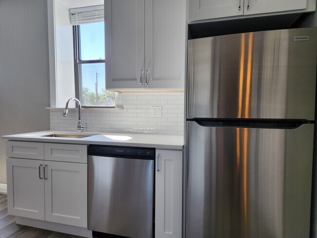 Photo - 3935 N Janssen Ave Unit 2