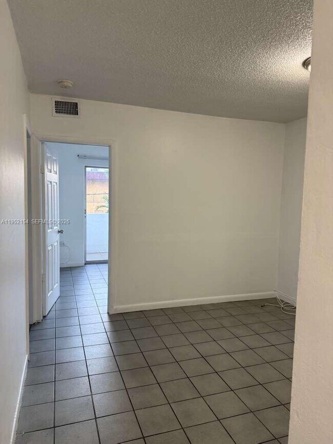 Photo - 4495 NW 9th St Unidad 105