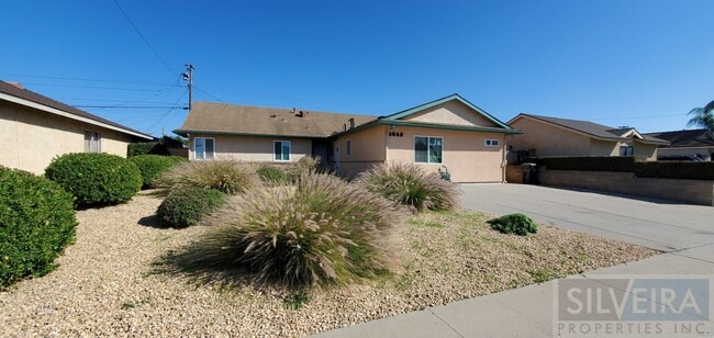 Building Photo - 1642 N Russell Ave Unit 1