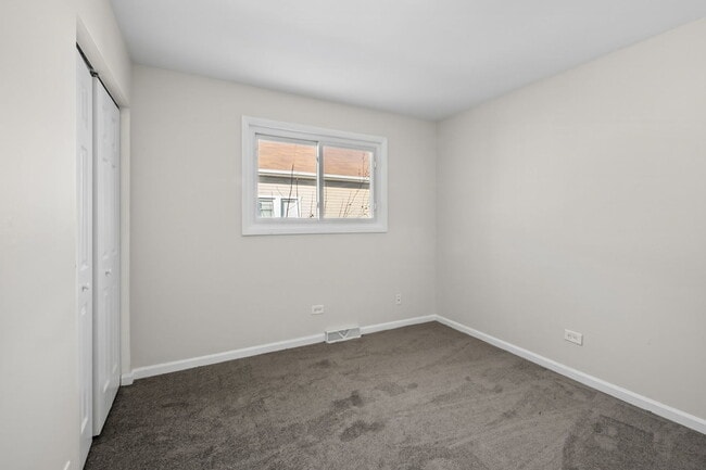 Photo - 10214 S La Salle St