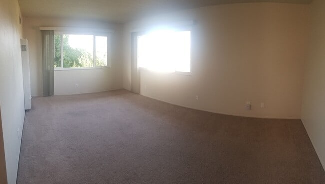 Photo - Utilities Included! Hayward 2-Bedroom with... Unidad 3