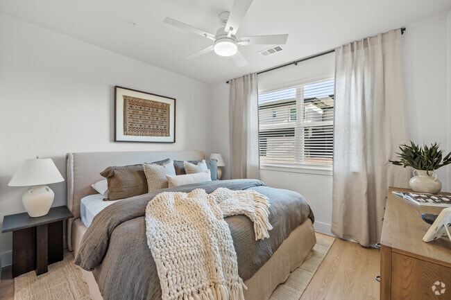 1BR, 1BA - 790SF - Bedroom