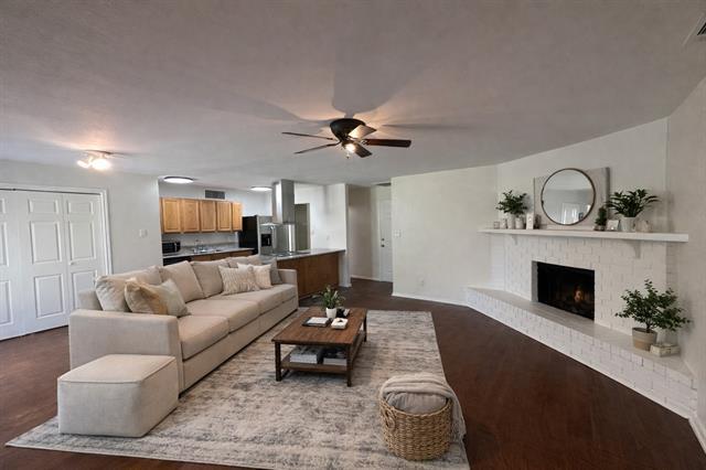 Photo - 504 Woodcrest Way