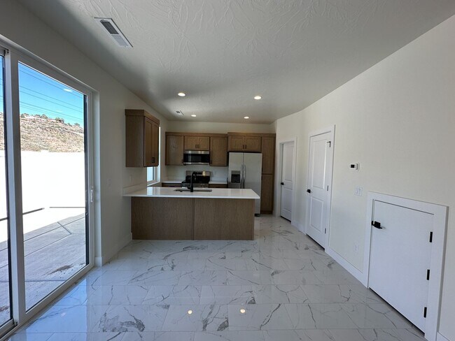 Photo - 915 Willow Bnd Dr