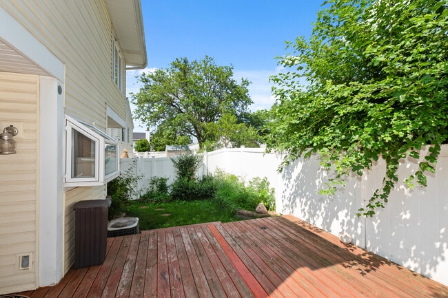 16203 Fox Ct