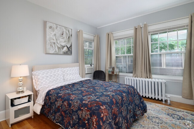 2BR, 1BA - 850SF - Bedroom