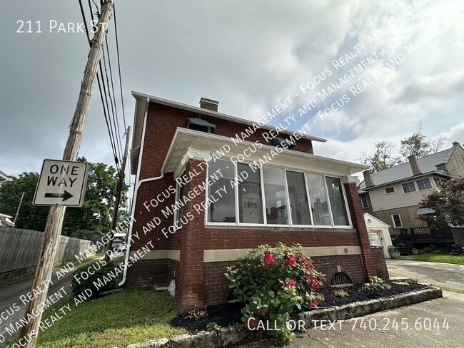 Photo - 211 Park St House