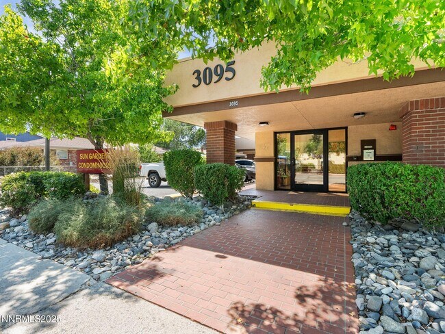 Photo - 3095 Lakeside Dr Unidad 305