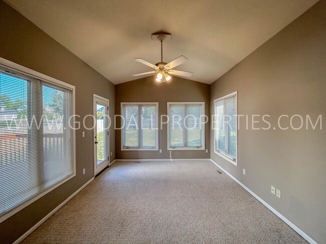 Photo - 3 Bedroom Single-Family home in West Des Moines with a fully fenced in yard!