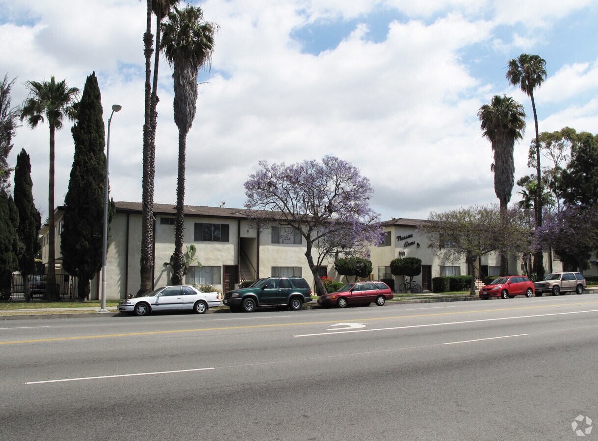 Nassau Arms - Nassau Arms