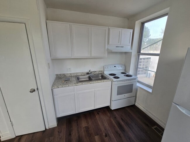 Photo - 1223 W Main St