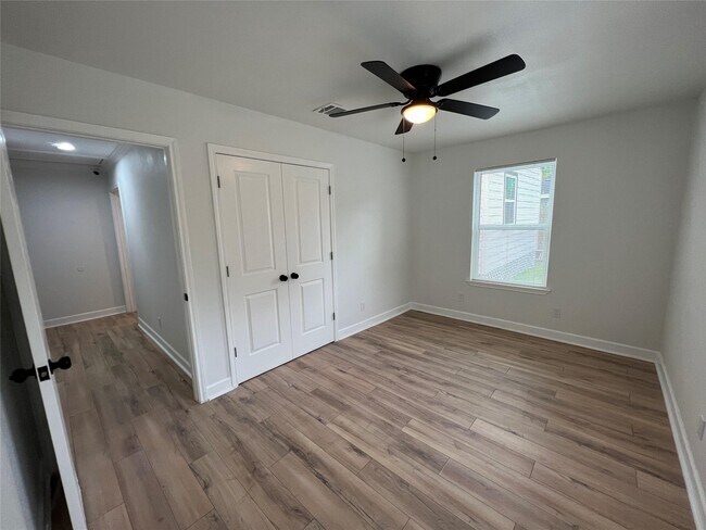 Photo - 7125 Conley St