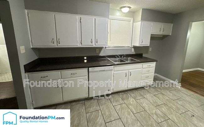 Photo - 2860 Baskin St