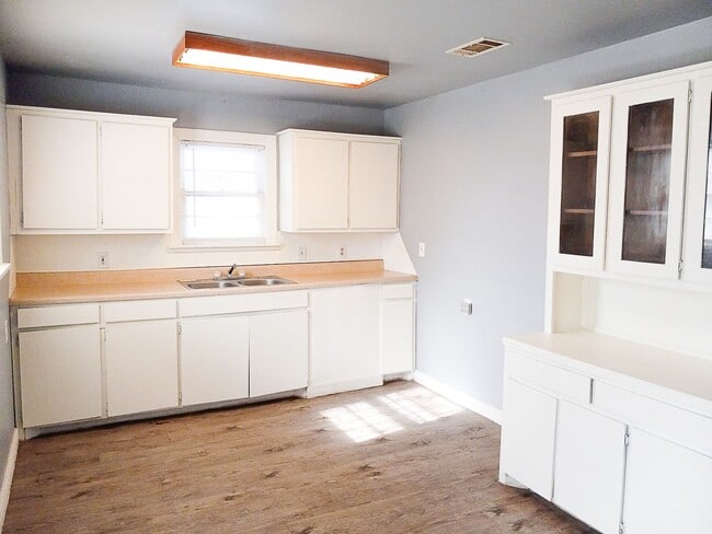 Photo - $0 First Month's Rent / $0 Deposit at Move-in Casa