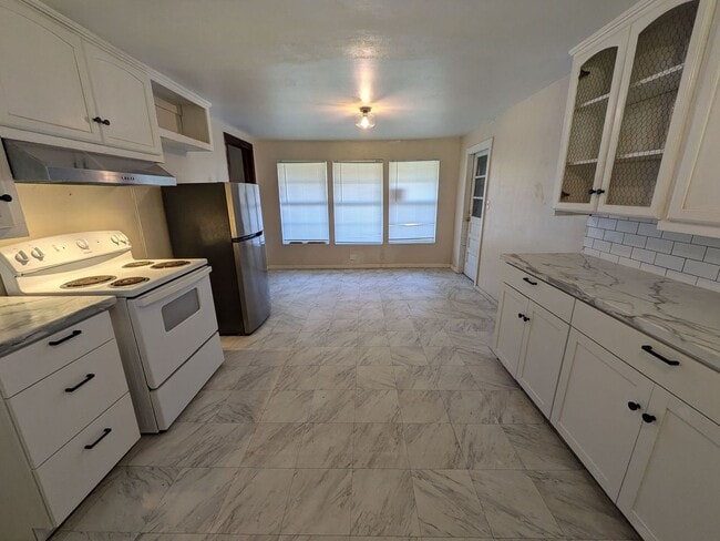 Photo - 475 Mitchell St