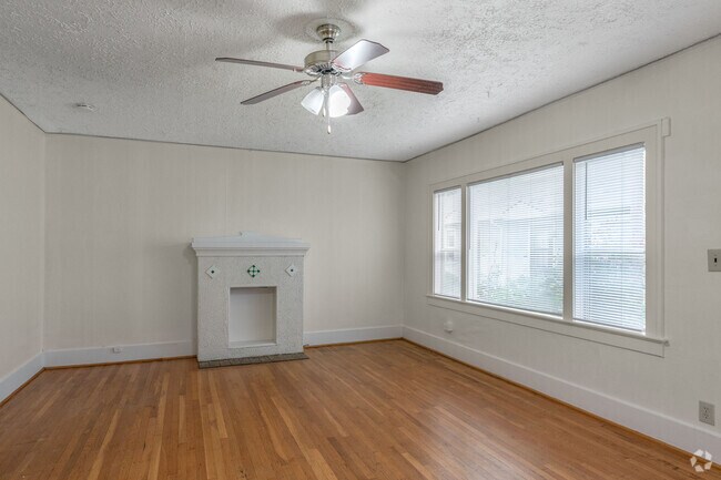 1BR, 1BA, - 645SF - Living Room