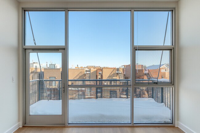 Photo - 1540 W Fullerton Ave Unit 405