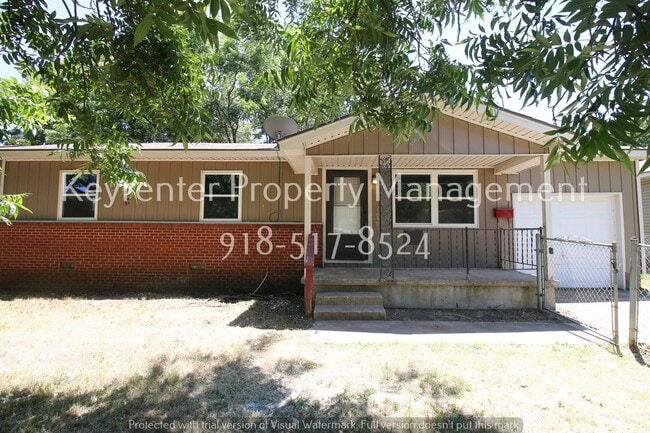 Building Photo - 3 Bedroom 1 Bathroom with Attached Garage and Fenced in Yard, Available 8/15!
