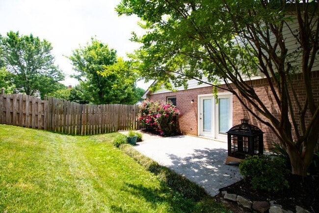 Photo - Knoxville 37922 - 3 bedroom, 2 bath with fenced-in yard - Call Susan Niedergeses (865) 300-4722