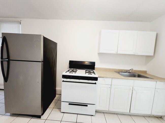 Building Photo - 88 Armstrong Ave Unit 2L Rental