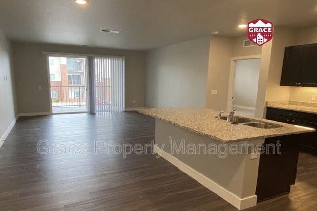 Building Photo - 981 S Sable Blvd Unit 204 Rental