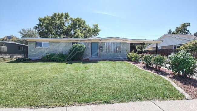Building Photo - Vintage, Taylorsville 3 bedroom home room ...