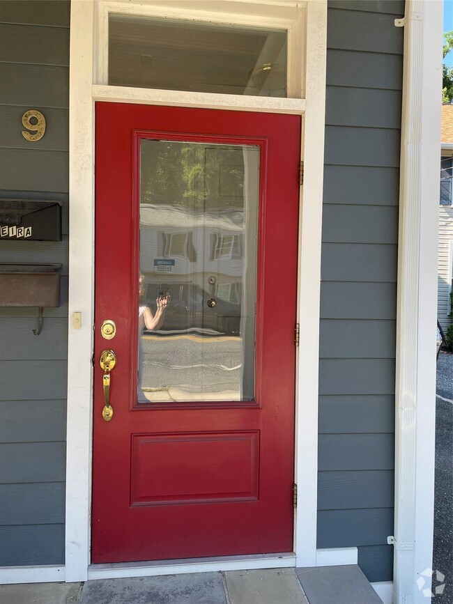 Building Photo - 9 Oyster Bay Road Rental