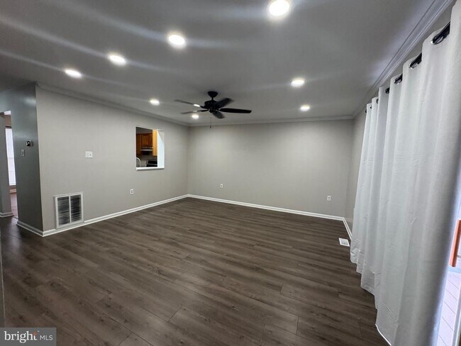 Photo - 105 Braeburn Dr