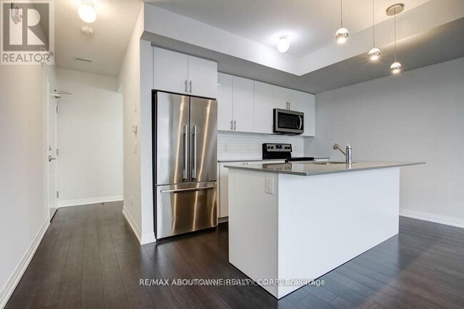 Photo - 1202 Main St E