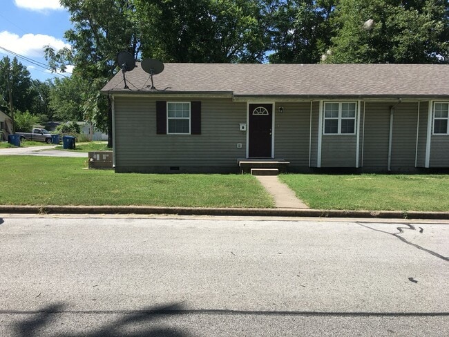 Photo - 1204 E Markwardt St
