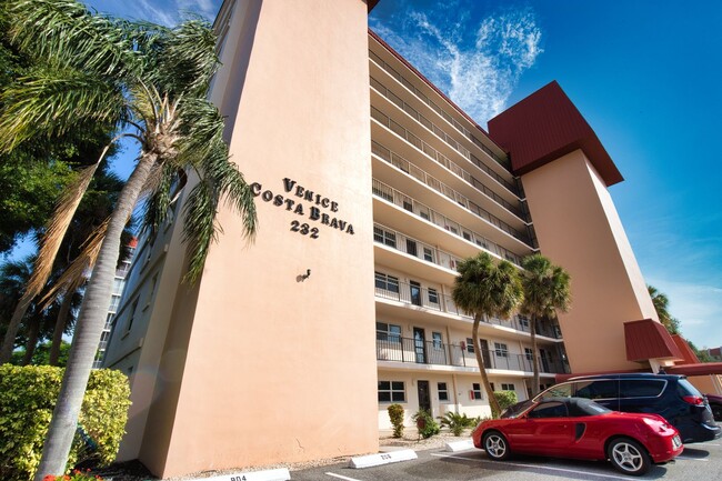 Building Photo - Annual Unfurnished Venice Island Condo – Costa Brava Unit 502