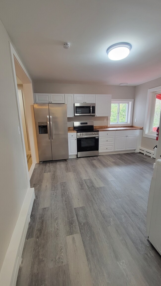 Building Photo - 1130 US-4 Unit 4