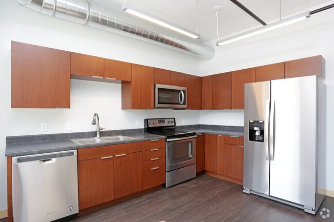 1BR, 1BA - 672 SF - Kitchen