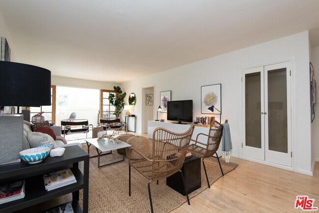 Photo - 11670 Sunset Blvd Unidad 108