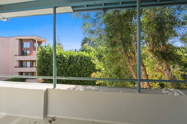 Photo - 1975 S. Beverly Glen, near Rancho Park!