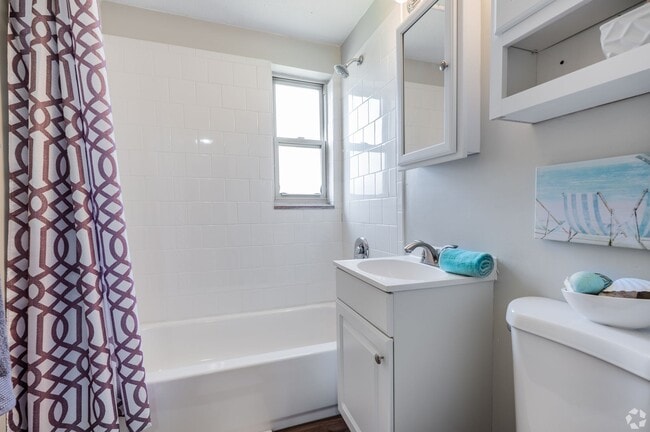 Cloverleaf Village Apartments
