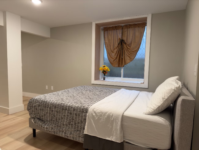 Photo - 172 White St