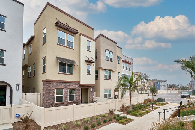 Photo - 729 Daniel Freeman Cir