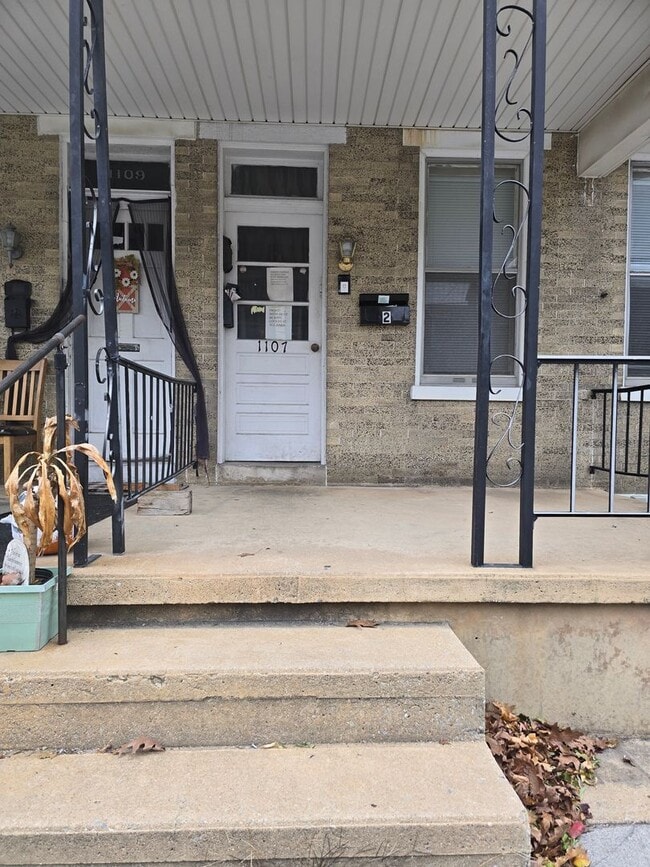 Building Photo - 1107 W King St Unit 1st Floor